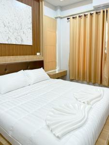 Postel nebo postele na pokoji v ubytování Monkey Pool Villa Krabi Ao Nang