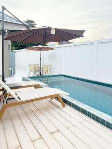 Bazén v ubytování Monkey Pool Villa Krabi Ao Nang nebo v jeho okolí