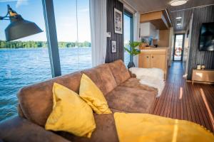 Istumisnurk majutusasutuses Hausboot Miami Woma D13