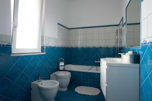 Et badeværelse på Villetta San Leone con giardino + 30 billeder