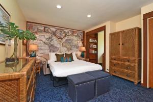 Postel nebo postele na pokoji v ubytování Kaanapali Royal D302 · KRL D302 Updated Kaanapali 2BD on Golf Co + 42 fotografií