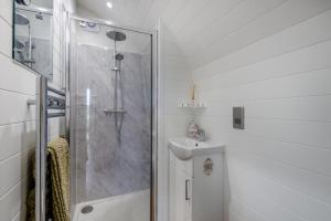 Et badeværelse på 1 Bed in Marden oc-r33958