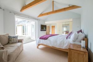 Giường trong phòng chung tại 5 Bed in Langton Matravers oc-p33853