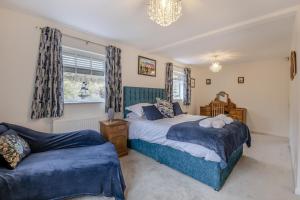 En eller flere senge i et værelse på 4 Bed in Raw oc-c30341 + 32 billeder