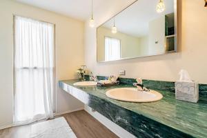 a bathroom with two sinks and a large mirror at Waterfront Home by Ralph Twitchell in Sarasota +50 photos