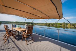 Φυσικό τοπίο κοντά σε αυτό το πλωτό κατάλυμα