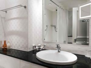 Ένα μπάνιο στο Mercure Haydock Hotel +62 φωτογραφίες