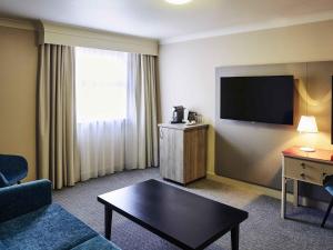 Μια τηλεόραση ή/και κέντρο ψυχαγωγίας στο Mercure Haydock Hotel