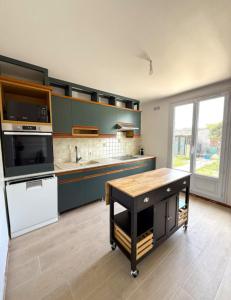 Η κουζίνα ή μικρή κουζίνα στο Villa Valara +15 φωτογραφίες