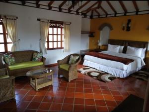 Postel nebo postele na pokoji v ubytování Hotel Bosque de la Villa + 15 fotografií