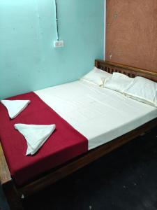 Ένα ή περισσότερα κρεβάτια σε δωμάτιο στο Kanthalloor Mud & Mist Homestay