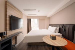 Ένα ή περισσότερα κρεβάτια σε δωμάτιο στο Hanting Premium Hotel Shanghai Pudong Airport Chenyang Road