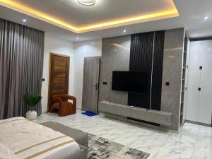 Μια τηλεόραση ή/και κέντρο ψυχαγωγίας στο Primefix +3 φωτογραφίες