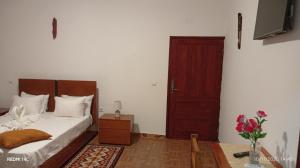 Ένα ή περισσότερα κρεβάτια σε δωμάτιο στο Pensão restauração horizonte