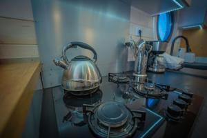 Kuchyň nebo kuchyňský kout v ubytování Magisches Hideaway - Hausboot Juno