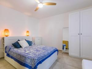 Postel nebo postele na pokoji v ubytování Apartment La Casetta by Interhome