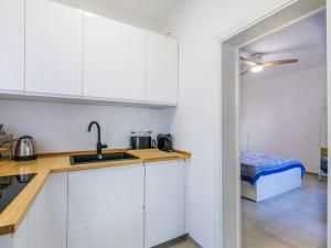 Kuchyň nebo kuchyňský kout v ubytování Apartment La Casetta by Interhome