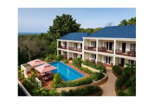 Bazén v ubytování Sunset Hill Resort Phú Quốc nebo v jeho okolí + 19 fotografií