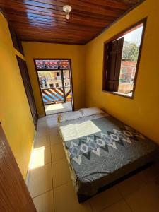 a small room with a bed and two windows at Hostel da Luna in Paraty +14 photos