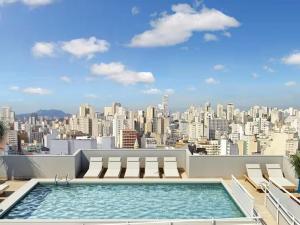 Πισίνα στο ή κοντά στο Estúdio Conceito A Completo no Centro de São Paulo