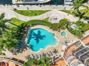 Bassein majutusasutuses Waterfront Siren Luxe Cape Coral Escape, Dive into Bliss - The Nauti Mermaid - Roelens või selle lähedal