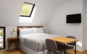 Postel nebo postele na pokoji v ubytování Limehome Madrid Calle de Bolivia