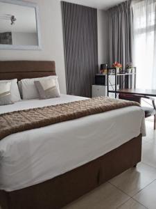 Ένα ή περισσότερα κρεβάτια σε δωμάτιο στο Durban Oceanic 82A