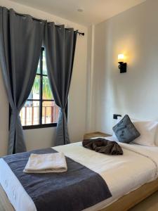 Postel nebo postele na pokoji v ubytování Ahiva Village