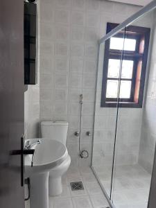 Et badeværelse på Condomínio Vila das Gaivotas - Casa 10