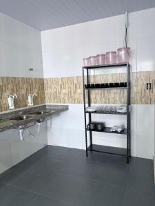 Kuchyň nebo kuchyňský kout v ubytování Banzeiro Hostel