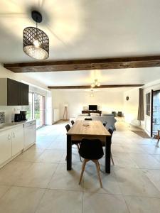 Η κουζίνα ή μικρή κουζίνα στο Le Clos des Aulnes