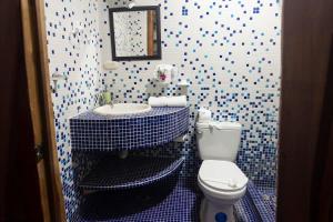 Koupelna v ubytování Treehouse Inn on the Beach