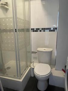 Ένα μπάνιο στο Battersea park single cozy room 4th floor please noted not lift