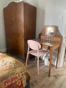 Ένα ή περισσότερα κρεβάτια σε δωμάτιο στο Battersea park single cozy room 4th floor please noted not lift