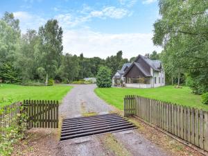 Το κτήριο όπου στεγάζεται  η παραθεριστική κατοικία +34 φωτογραφίες