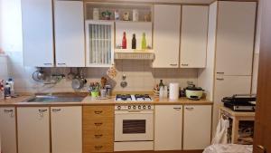 Η κουζίνα ή μικρή κουζίνα στο Stanza in appartamento condiviso nel centro storico di Parma +4 φωτογραφίες