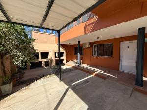 Το κτήριο όπου στεγάζεται  το διαμέρισμα