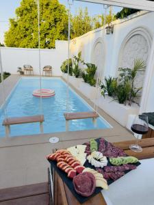 Jídlo v penzionu nebo okolí + 8 fotografií