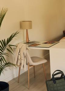 a desk with a chair and a table with a lamp at Hotel Circulo in Charleston +9 photos