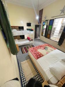 Una televisión o centro de entretenimiento en Dar Atlantic