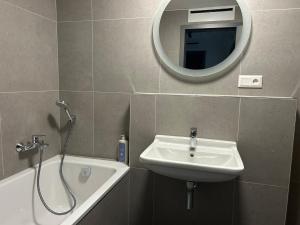 Ένα μπάνιο στο Harmony Metropolis Bratislava Free Parking +5 φωτογραφίες