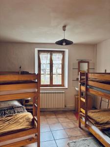 a bedroom with two bunk beds and a window at Chalet Pierre-vue sur le Pelvoux in Risoul