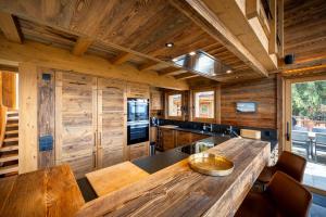 Kuchyň nebo kuchyňský kout v ubytování Chalet Cimes and Dreams - Petit coin de paradis