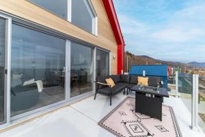 a balcony with a couch and a table at Flocon Marin 1229 in Petite-Rivière-Saint-François