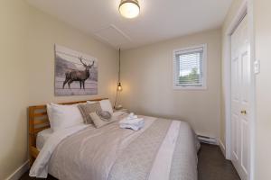 Voodi või voodid majutusasutuse Condo 63: Bright Upper Floor with Terrace & BBQ toas