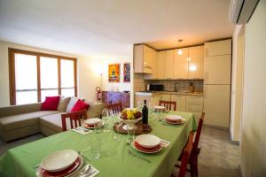 Kuchyň nebo kuchyňský kout v ubytování Bilocale Alborense