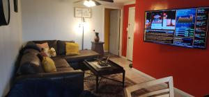 Μια τηλεόραση ή/και κέντρο ψυχαγωγίας στο Sofia's Garden