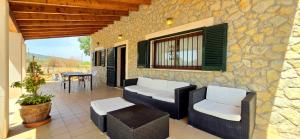 Posezení v ubytování NEW Finca rustica con piscina