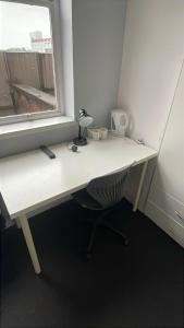 Φωτογραφία από το άλμπουμ του Budget Bright En-Suite Room in Central Coventry στο Κόβεντρι +11 φωτογραφίες