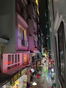 Η γειτονιά γύρω από ή μία γειτονιά κοντά σε αυτό το ξενοδοχείο με κάψουλες +5 φωτογραφίες